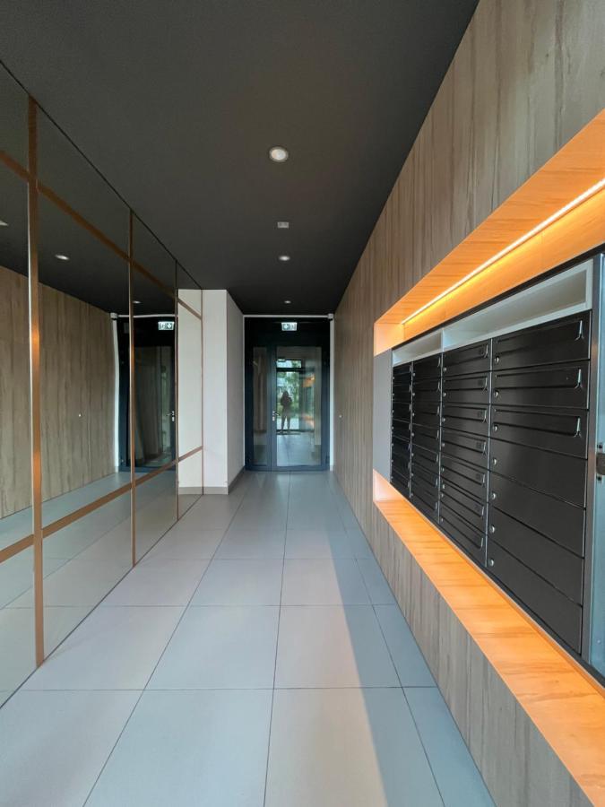 Inside Airport & Business Apartment *