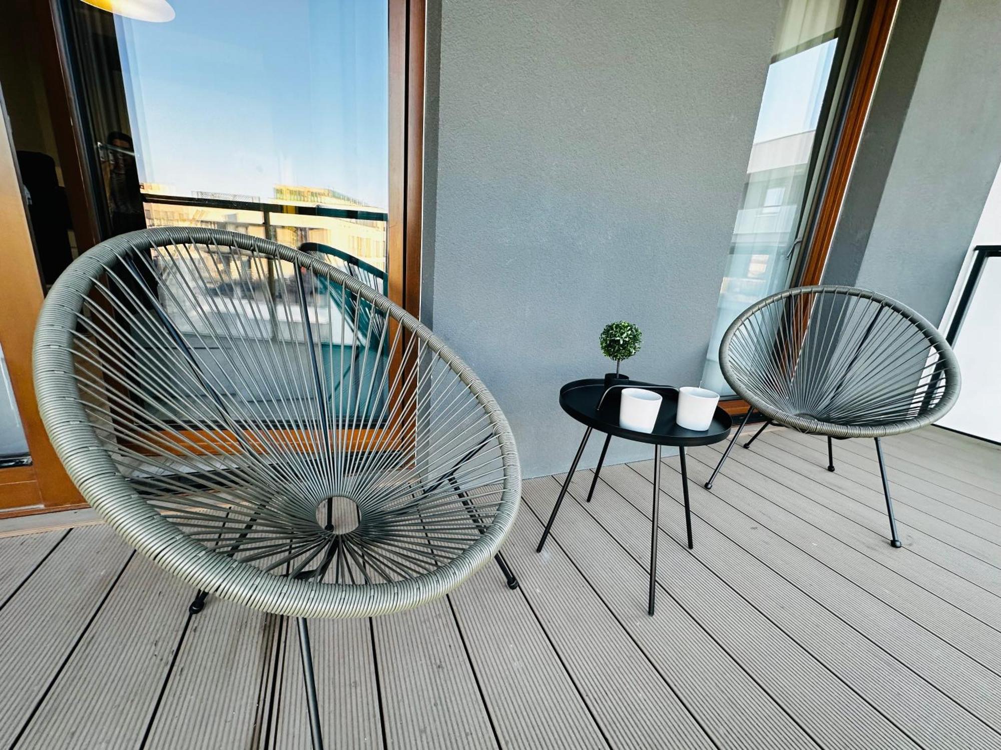 Apartment Inside Airport & Business Warschau
